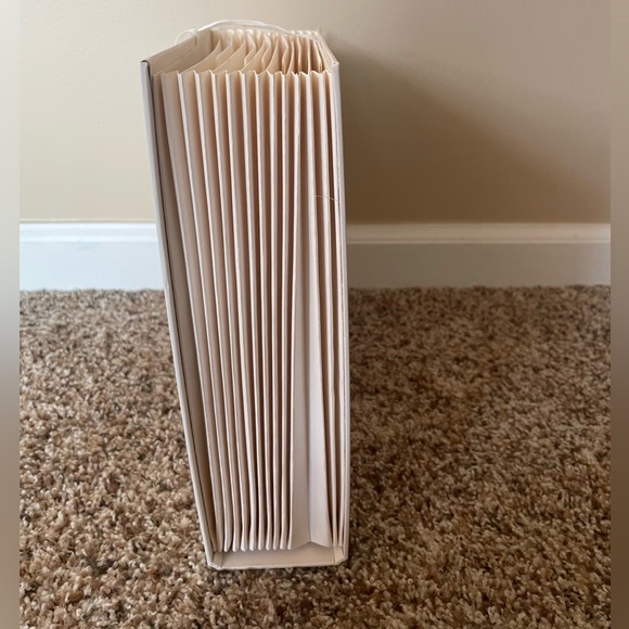 Mr. & Mrs. Expandable File Folder for Wedding Planning - Picture 2 of 7